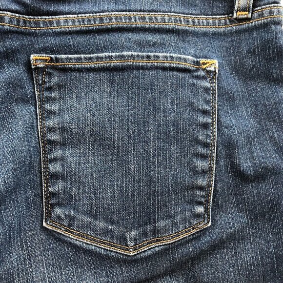 L.L.Bean Womens Jeans Size 12P Favorite Fit Straight Leg Blue Denim Medium Wash - Picture 16 of 16